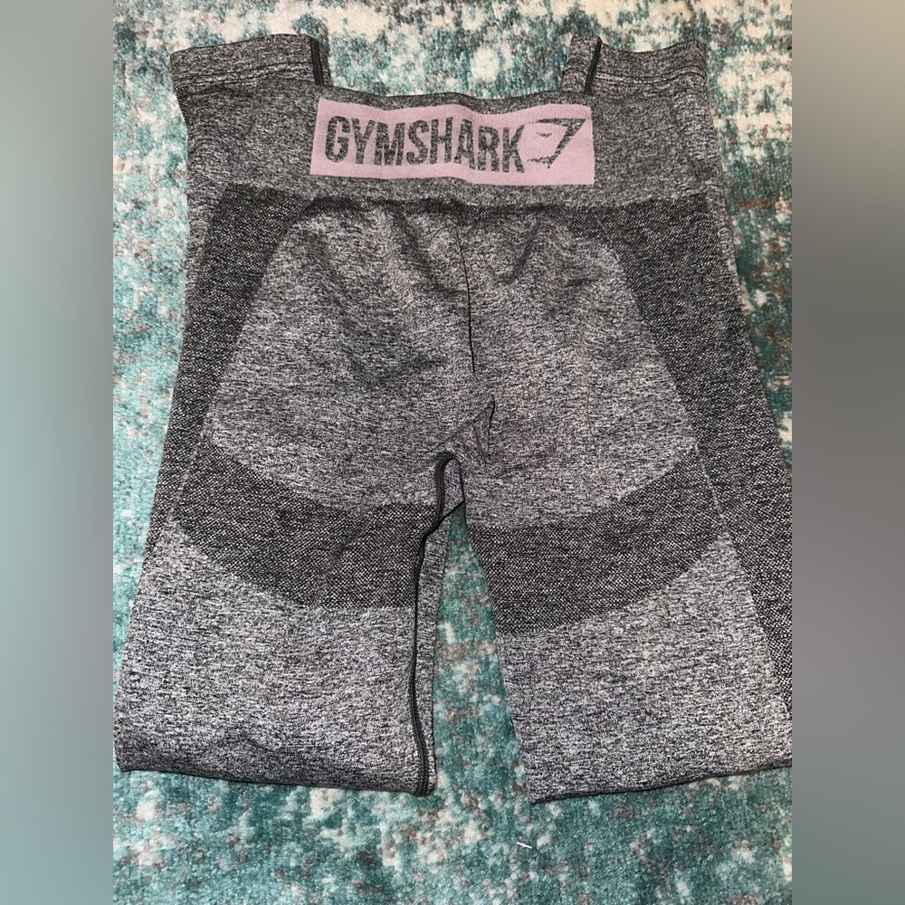Gym Shark Leggings with pink detail! Size medium